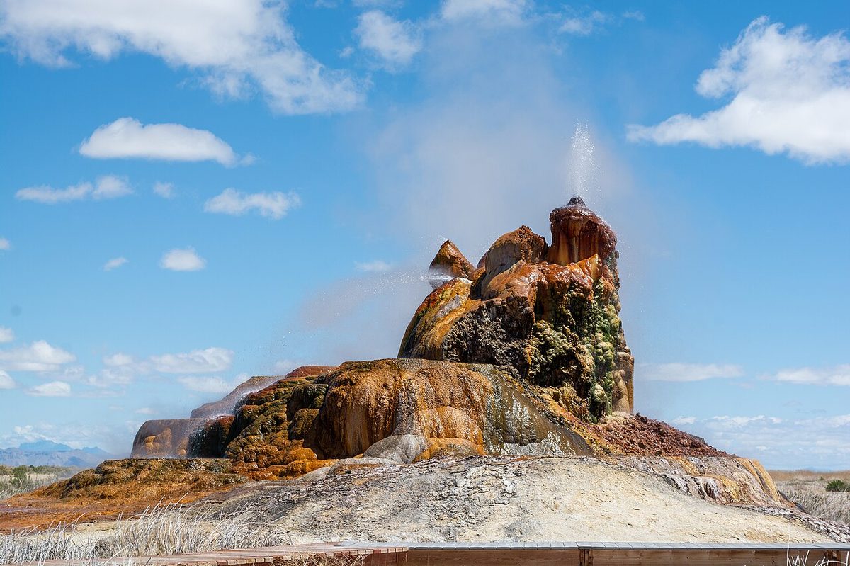 Fly Geyser - 52136719798