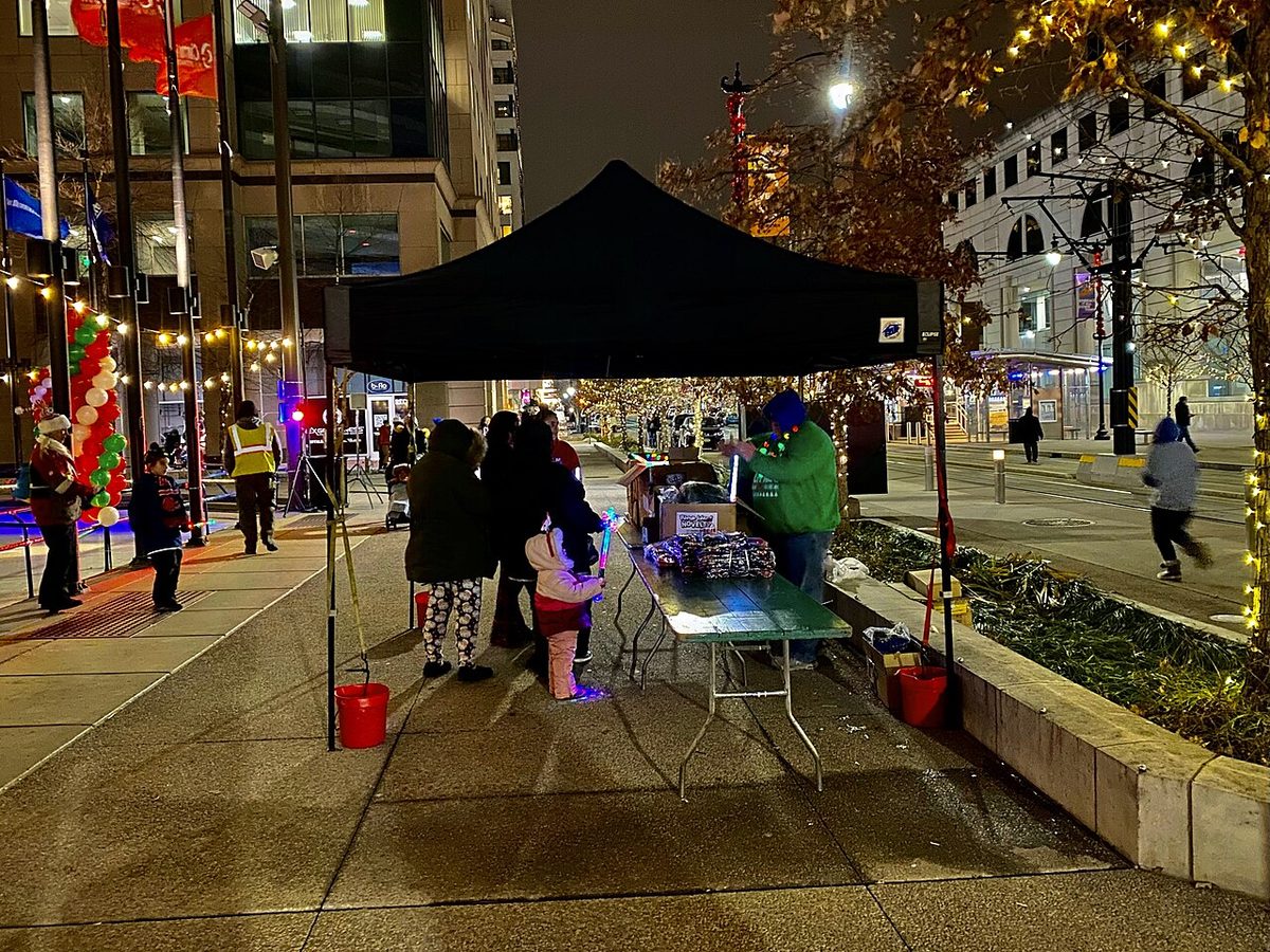 Downtown Buffalo Christmas Tree Lighting - 20221210 - 10 - Buy! Buy!