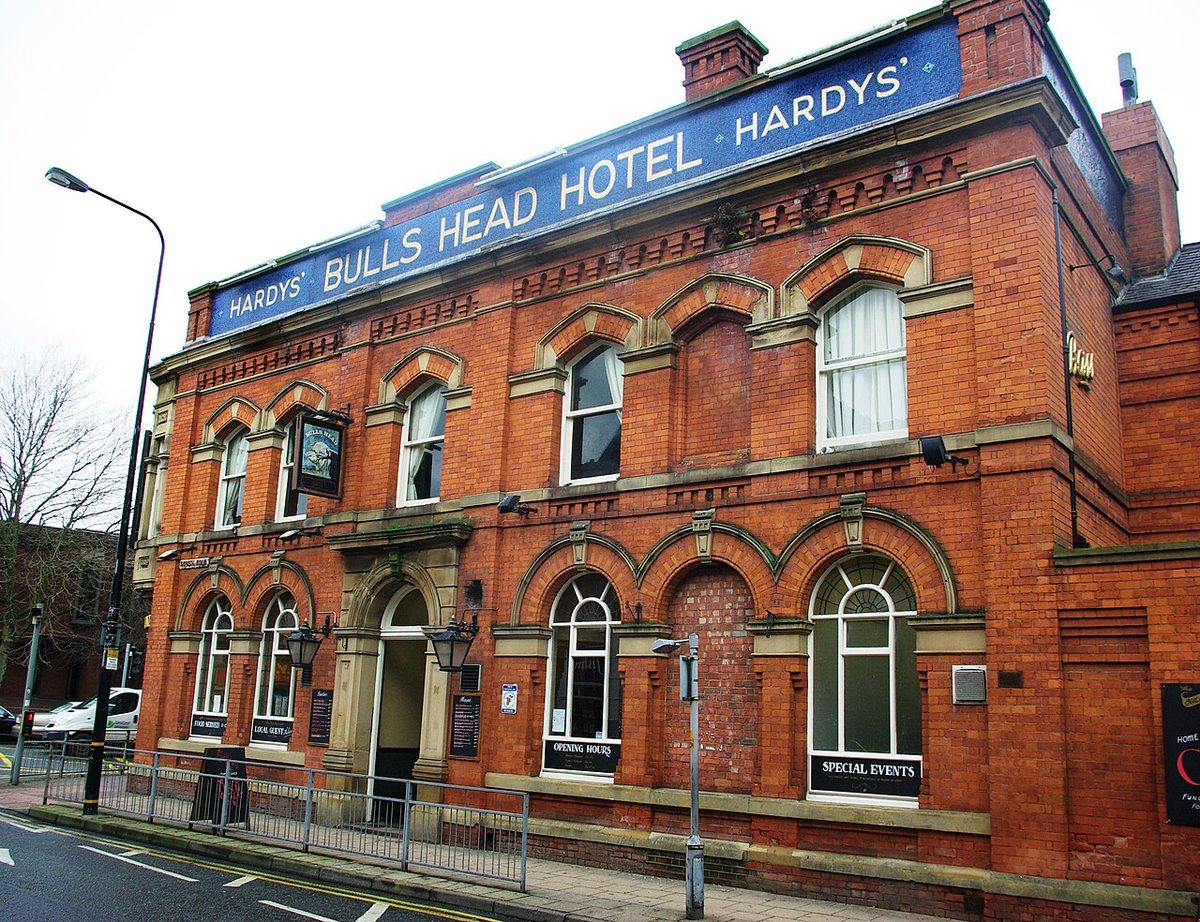 Bulls Head, Sale, Cheshire (4233795108).jpg