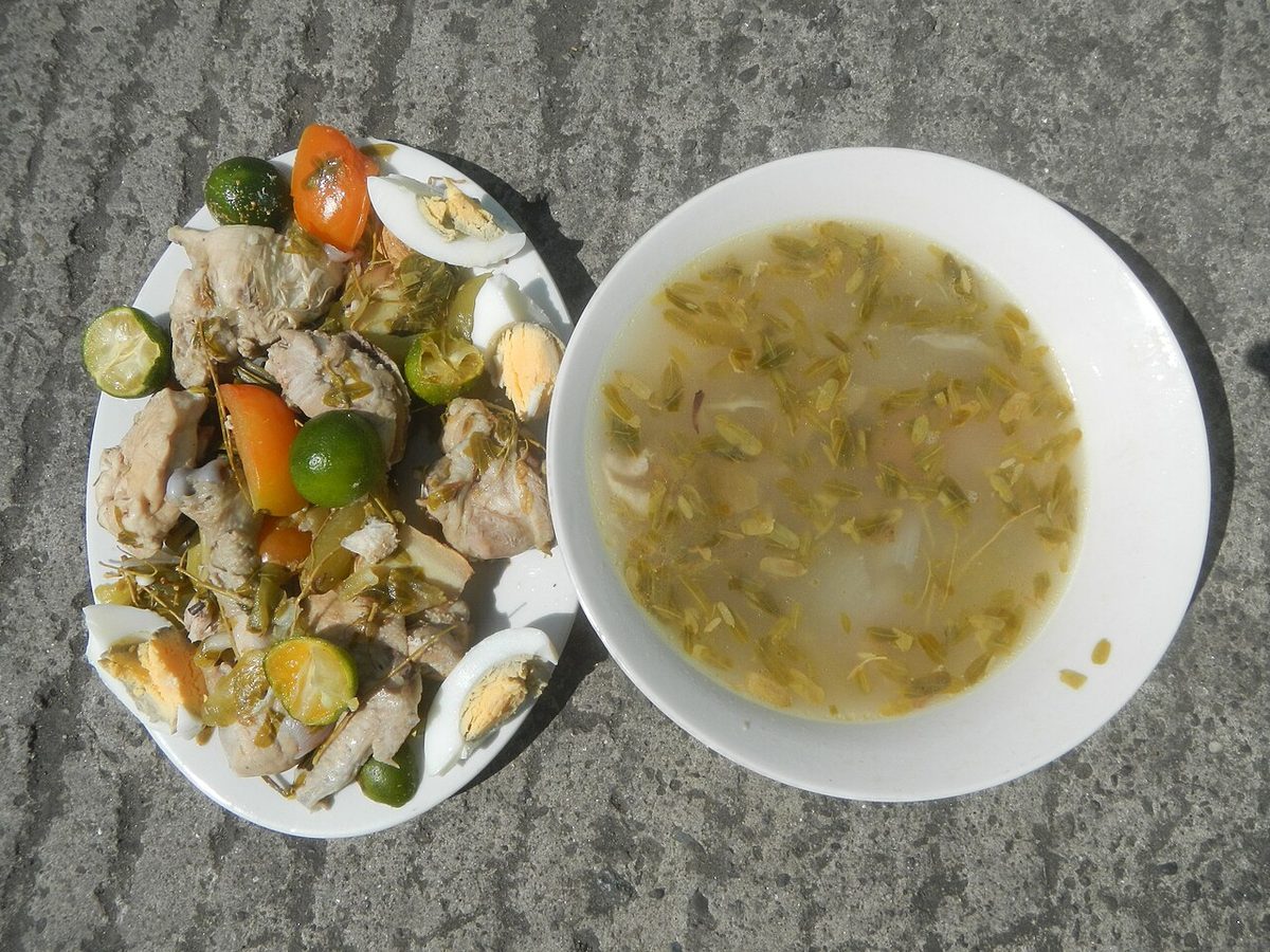 2153Chicken stew with tomatoes, tamarind soup and egg in calamondin, lemon grass and bilimbi 01