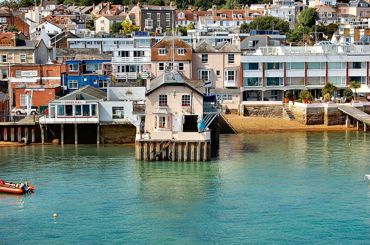 Flickr - ronsaunders47 - House with figurehead. COWES ISLE OF WIGHT.
