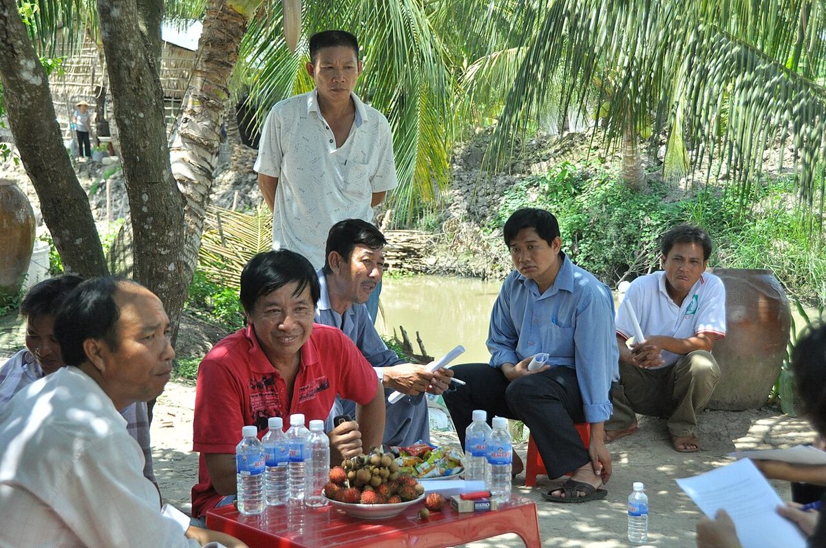 Local duck farmers discuss implementation of biosecurity standards in Can Tho