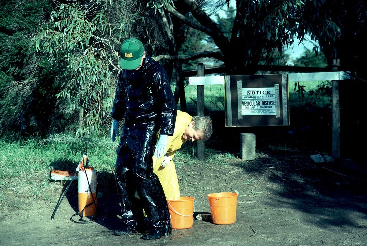 CSIRO ScienceImage 414 Decontamination in the Field