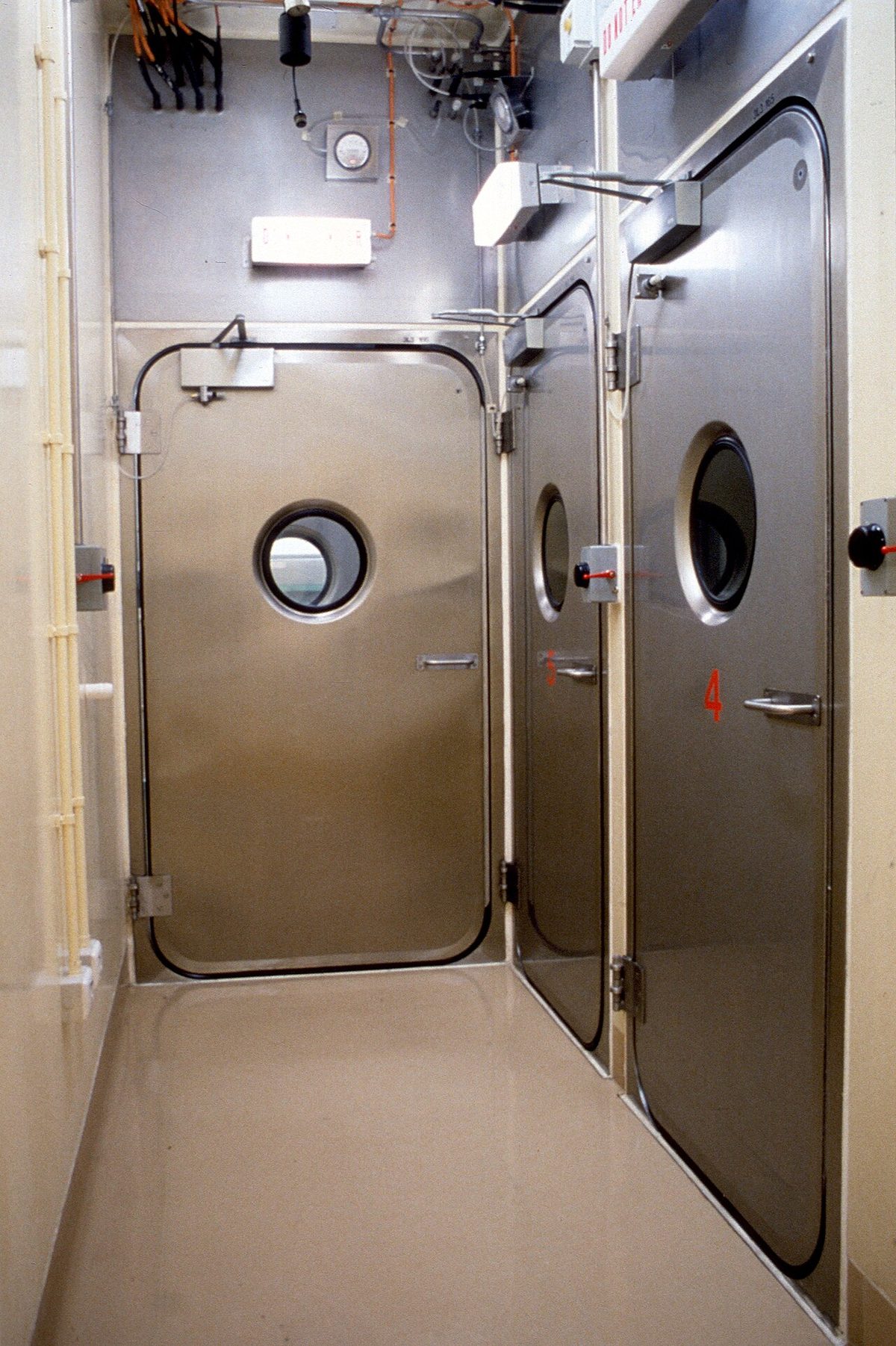 CSIRO ScienceImage 428 Air Lock at AAHL