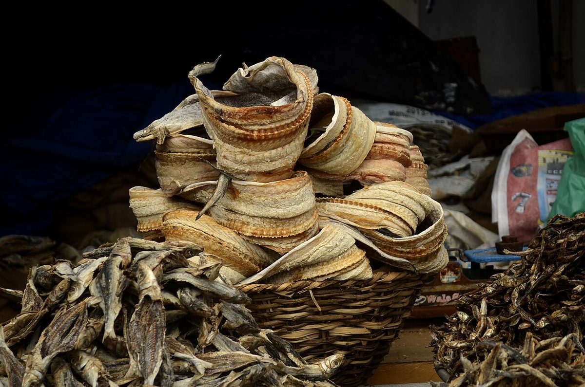 Dried fish for sale in Poompuhar JEG6150.jpg